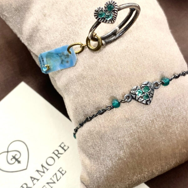 Bracciale e anello centrale cuoricino smeraldi